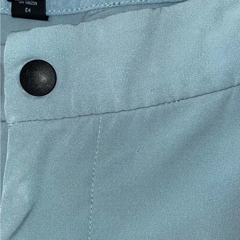 Lululemon shorts size 34 - Picture 10 of 11